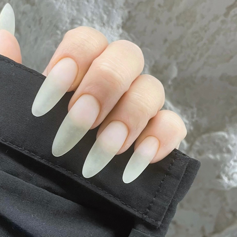 Комбинированный маникюр + наращивание ногтей + однотонное покрытие