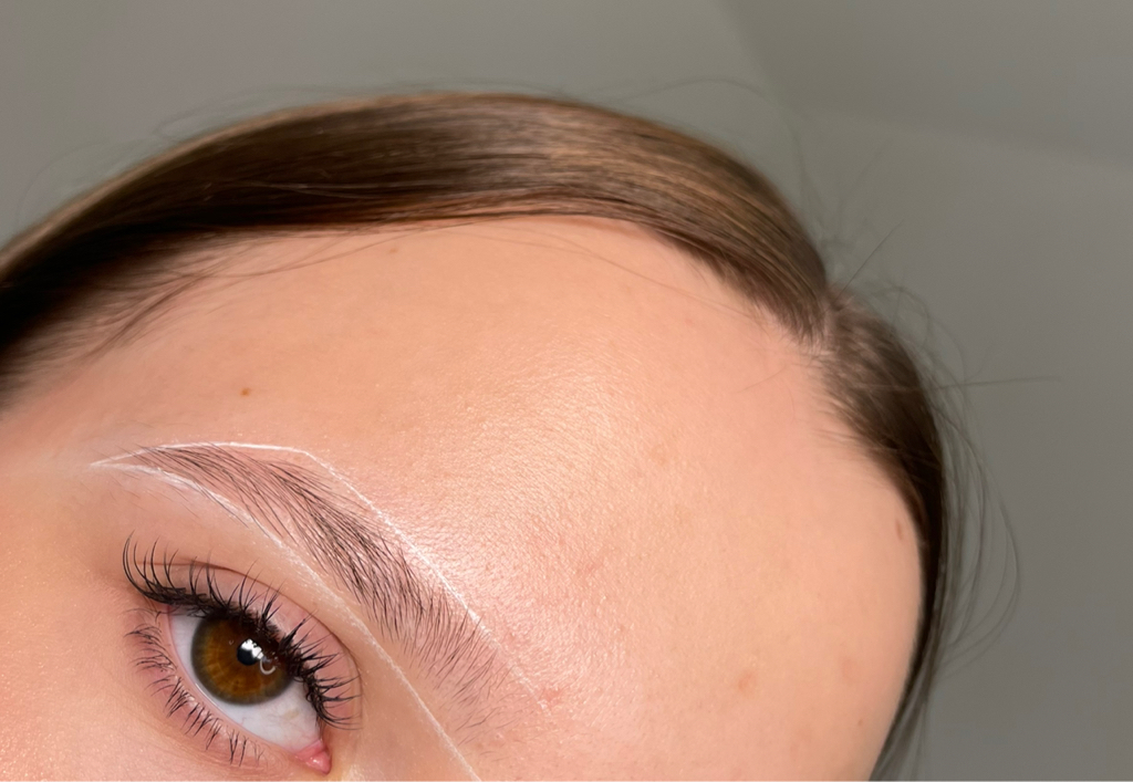 Коррекция бровей