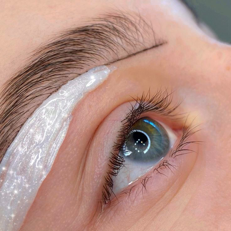 Женская коррекция бровей