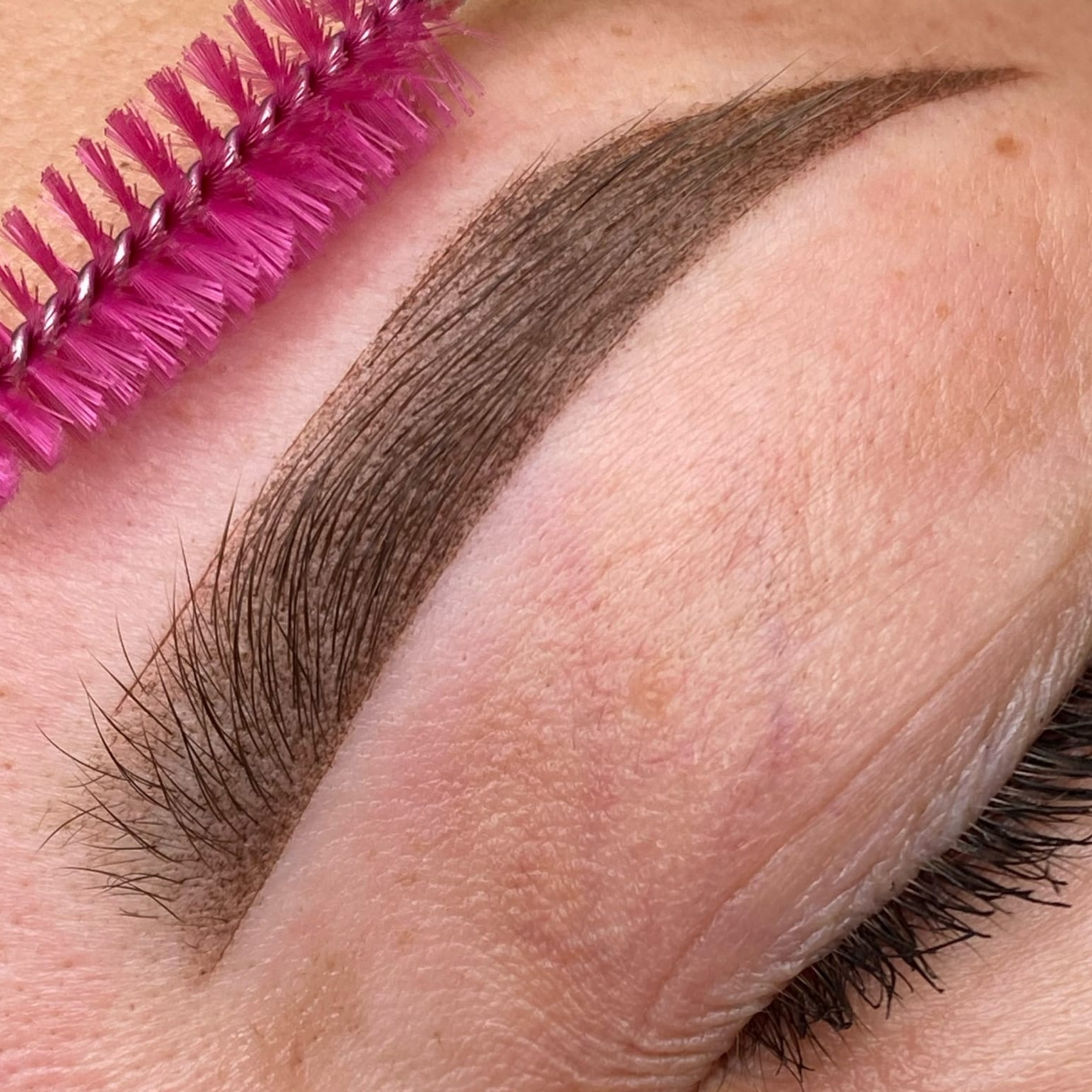 Коррекция перманентного макияжа бровей