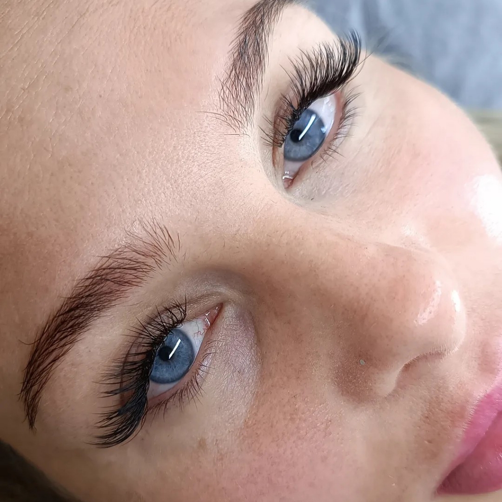 Наращивание ресниц