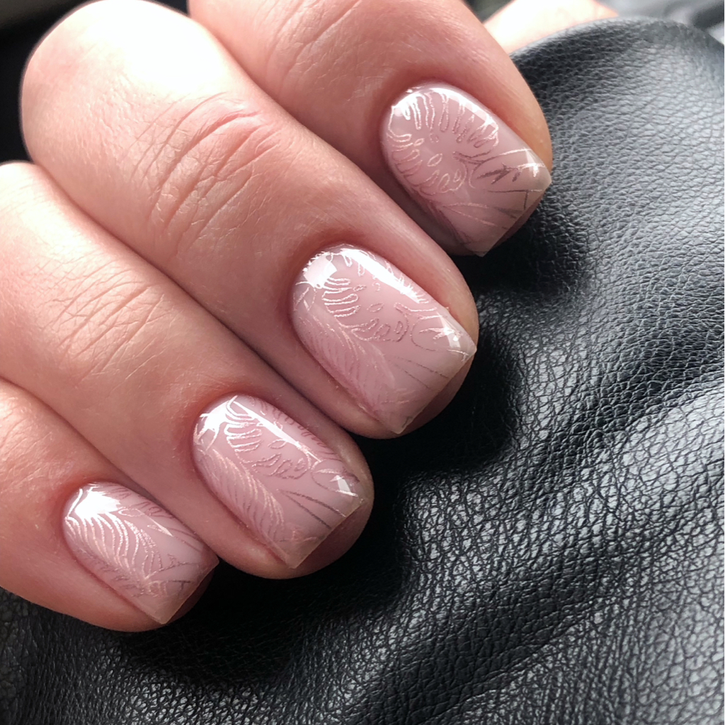 Маникюр с покрытием гель- лак (Юлия)  Снятие, комбинированный маникюр,  мелкий ремонт, однотонное покрытие,легкий дизайн (1-2 ногтя)ВХОДЯТ в СТОИМОСТЬ