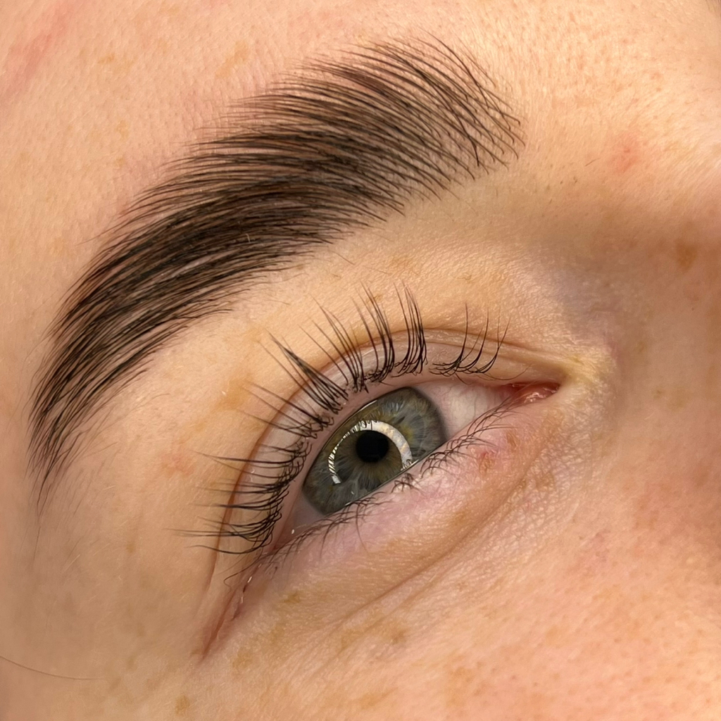 Ламинирование ресниц (без окрашивания) + долговременная укладка бровей (без окрашивания)