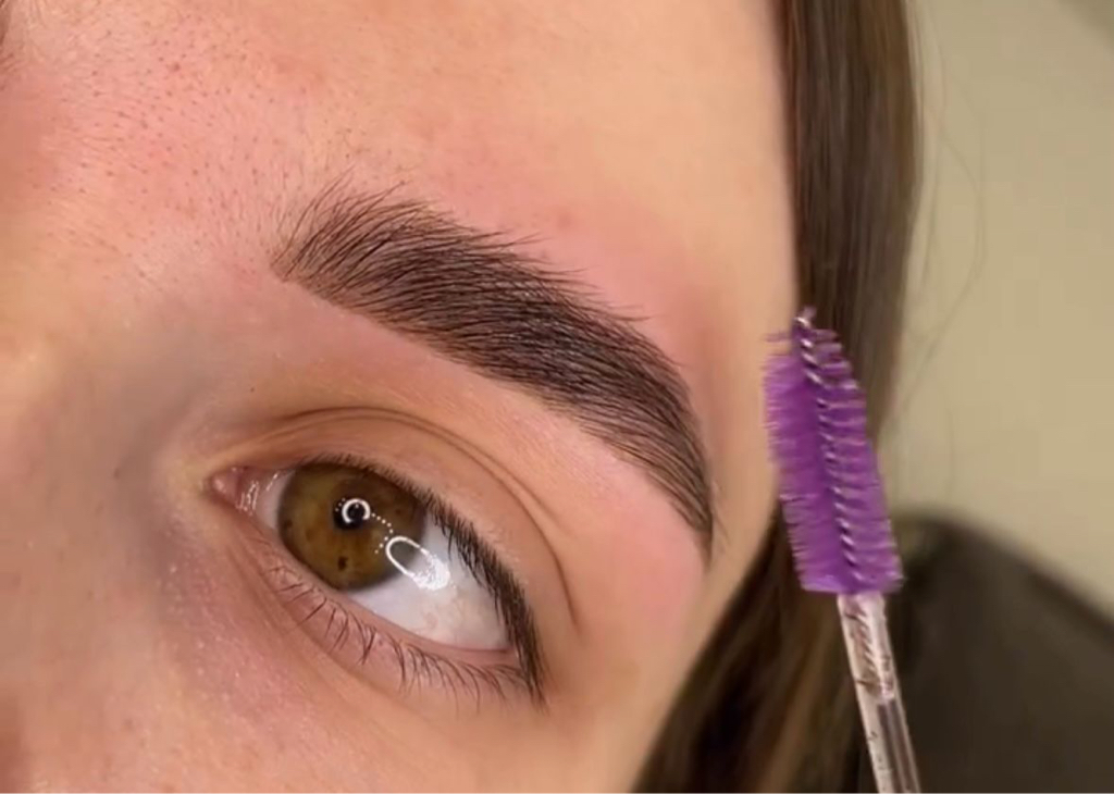 Долговременная укладка бровей