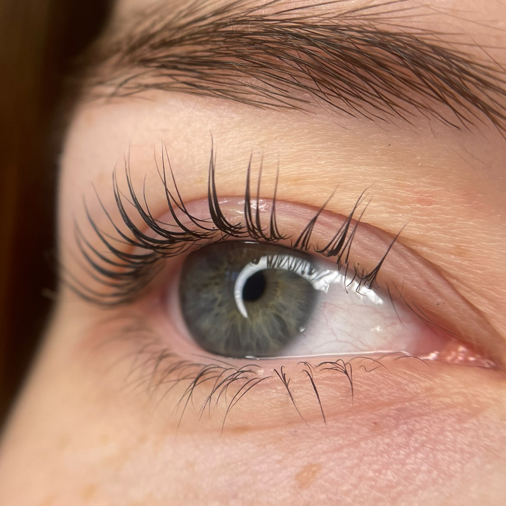 Ламинирование и окрашивание ресниц