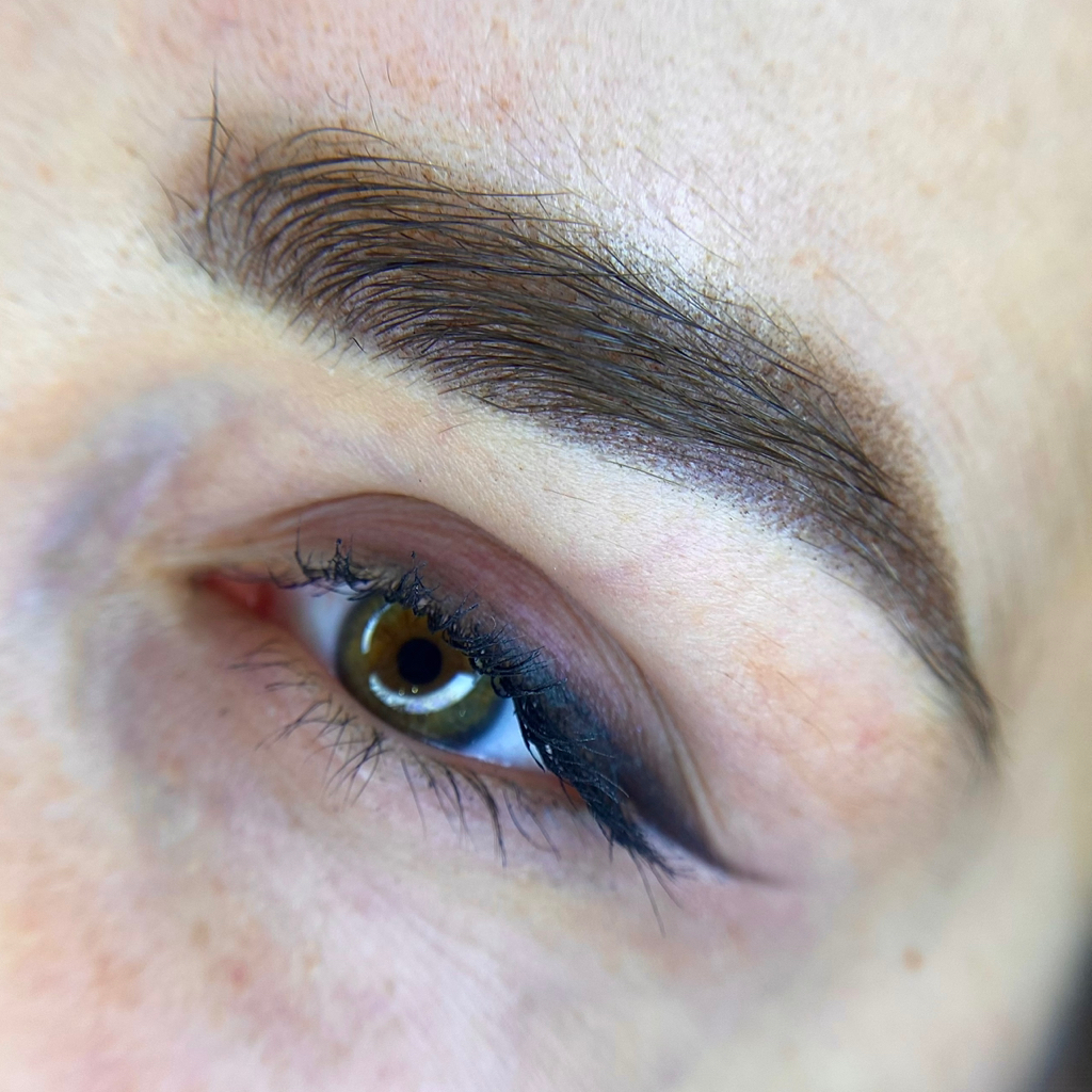 Брови. Перманентный макияж 
Первичная процедура