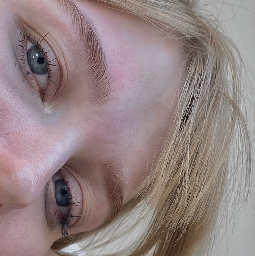 Осветление бровей