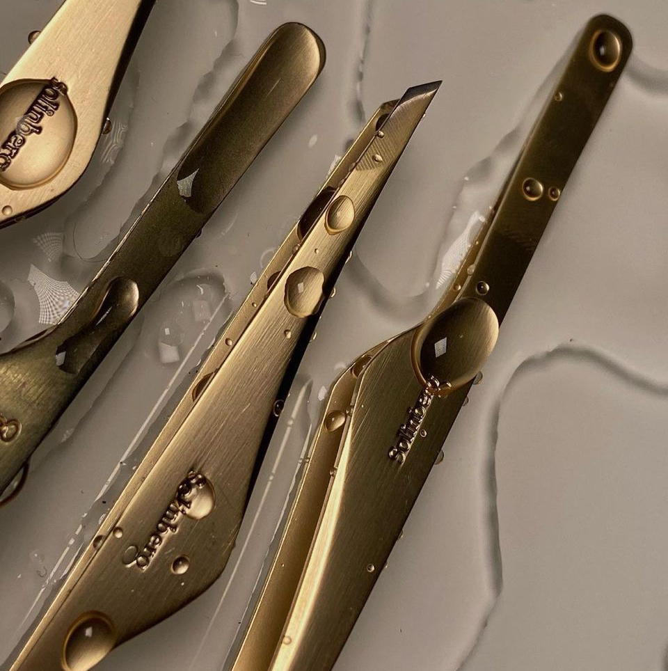 Коррекция бровей