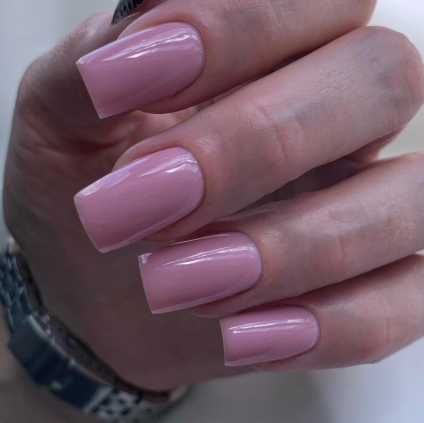 Маникюр с покрытием гель-лак в один тон