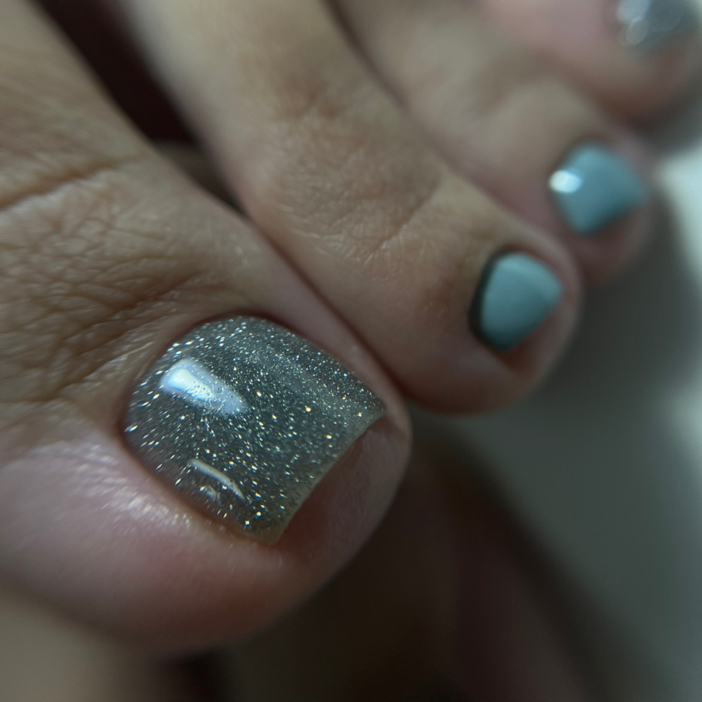 Педикюр (пальчики) с покрытием гель-лак (снятие В ПОДАРОК)