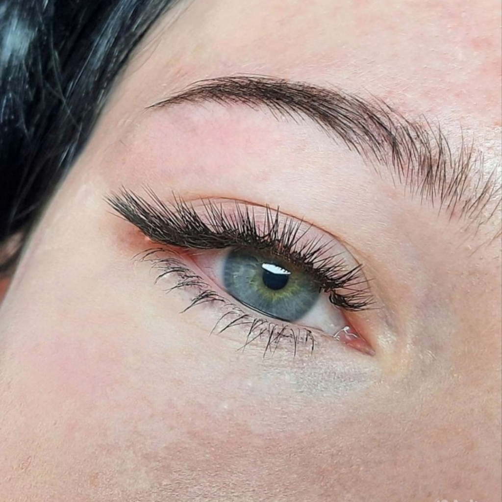 Наращивание ресниц 2Д