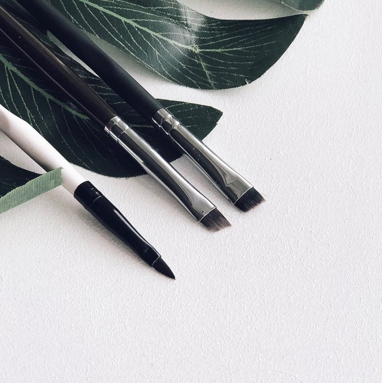 Окрашивание бровей