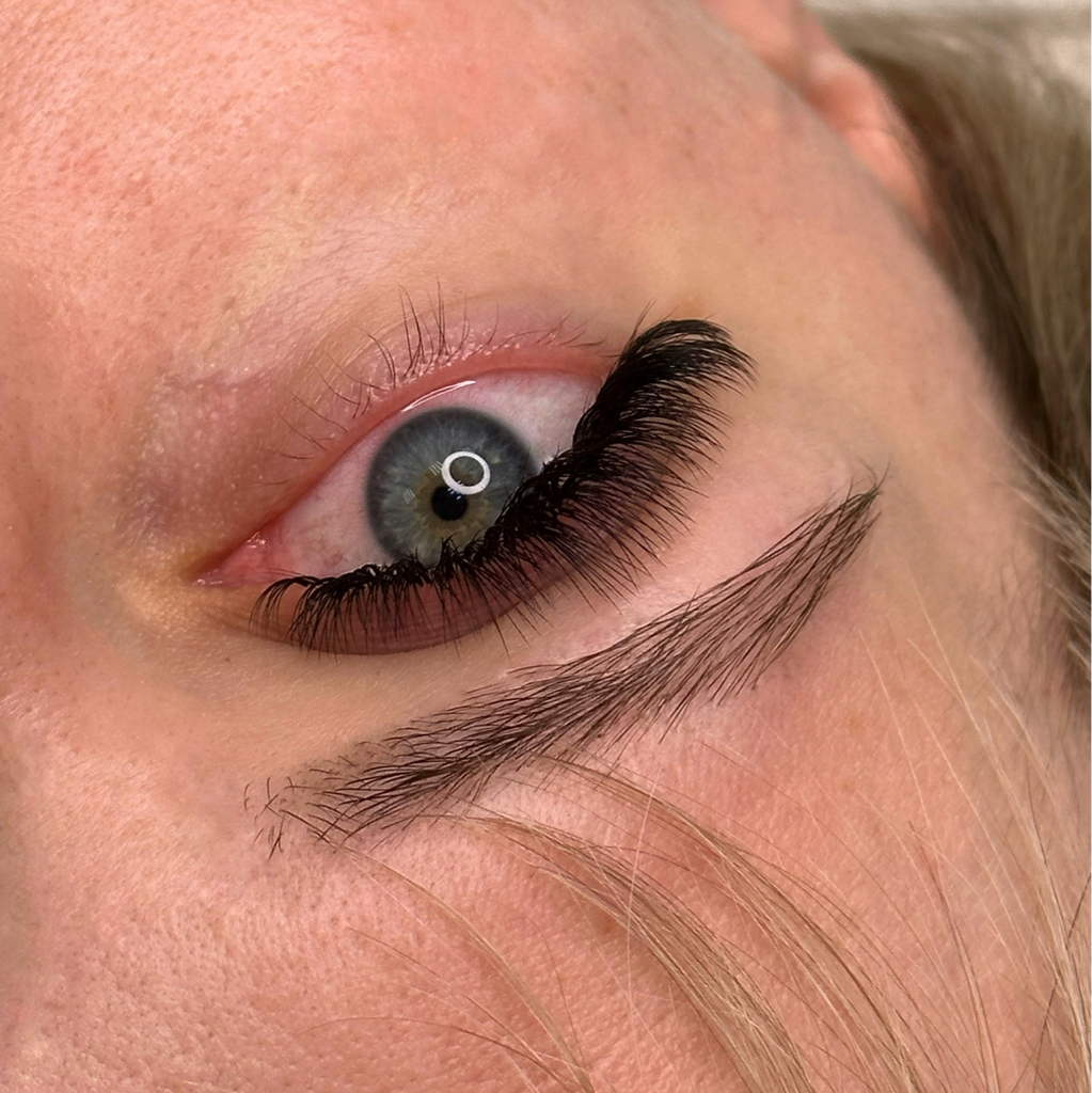 Наращивание ресниц 3D