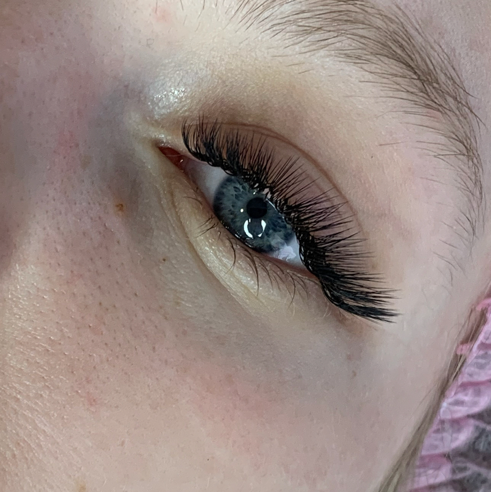 Наращивание ресниц 2,5D