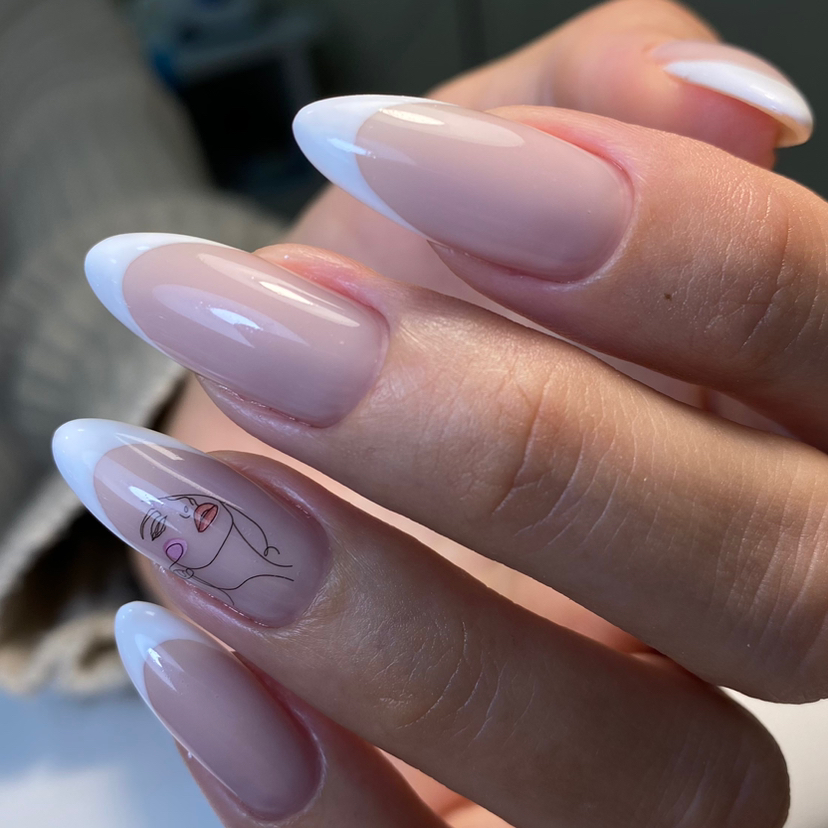 КОМПЛЕКС 3      В стоимость входит:   Снятие предыдущего покрытия гель-лак Маникюр комбинированный    Укрепление твердыми материалами  Френч/стемпинг/