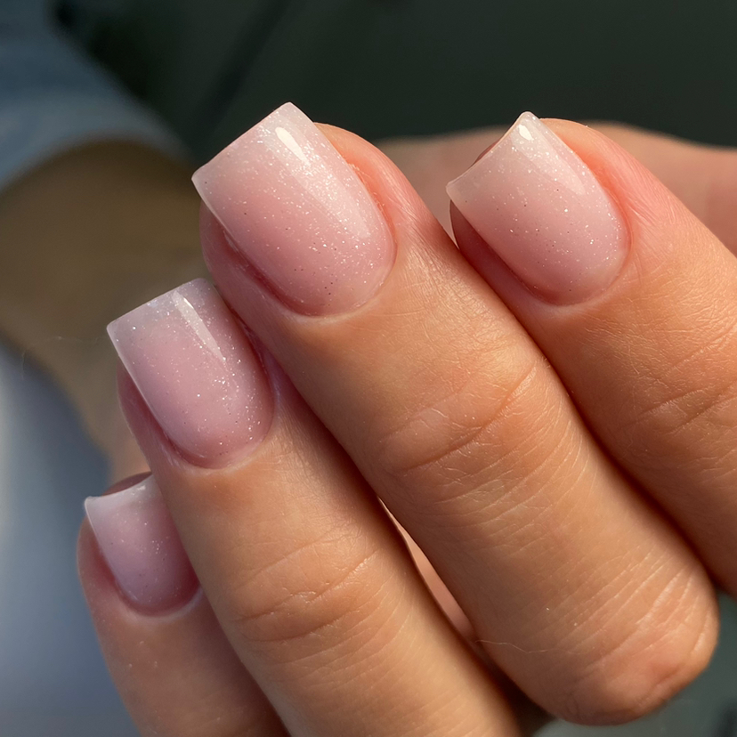 КОМПЛЕКС 2  В стоимость входит: Снятие предыдущего покрытия гель-лак Маникюр комбинированный Укрепление твердыми материалами  Покрытие гель-лаком