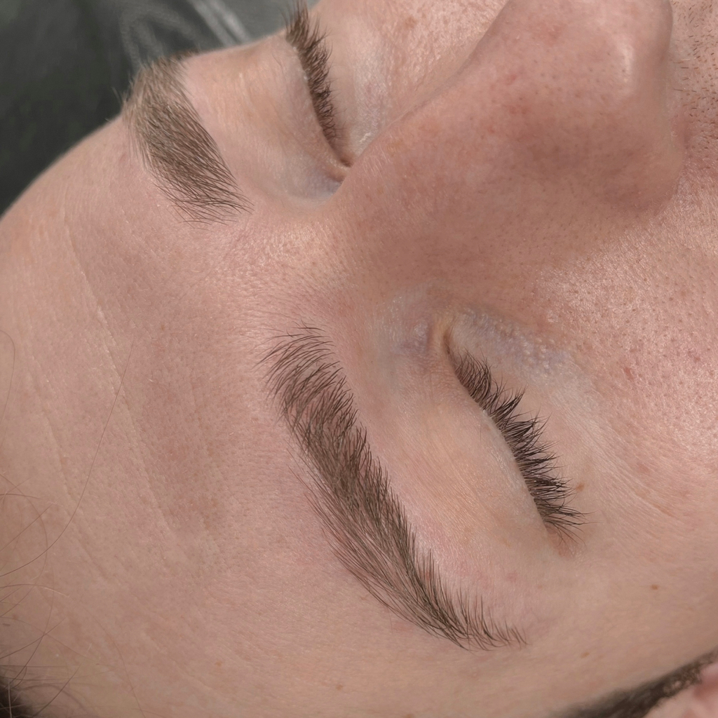 Мужская коррекция бровей