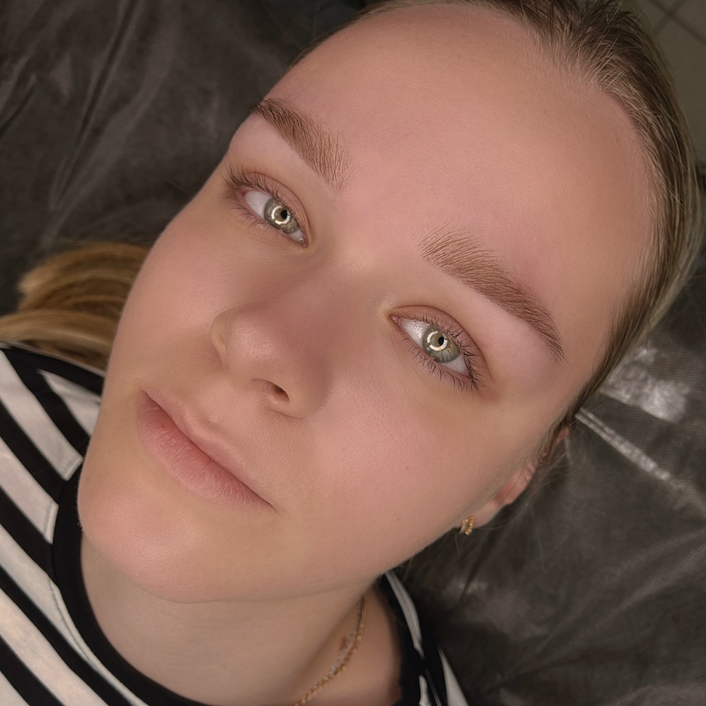 Оформление бровей /натуральные брови/