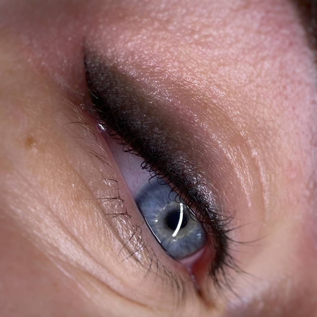 Перманентный макияж век