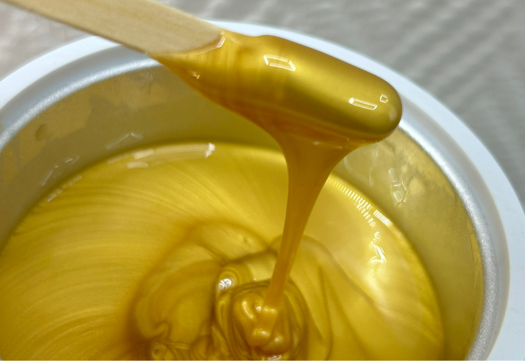 Восковая депиляция бровей без окрашивания