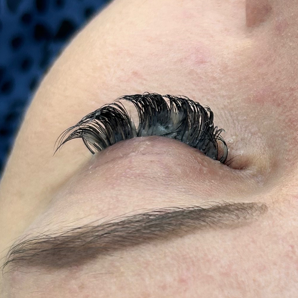 Снятие наращенных ресниц без последующего наращивания