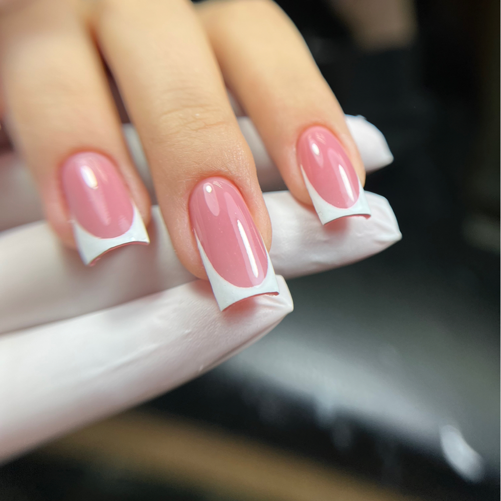 Маникюр с однотонным покрытием