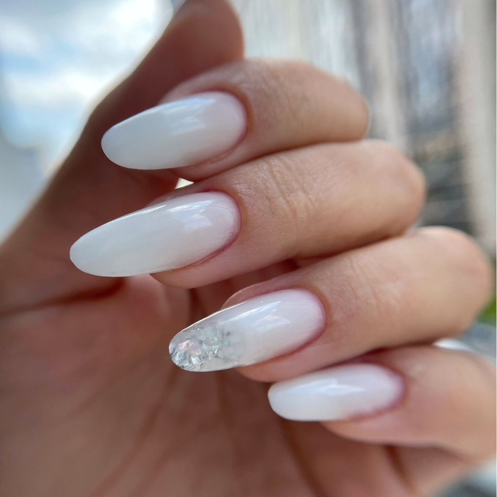 Наращивания ногтей с однотонным покрытием