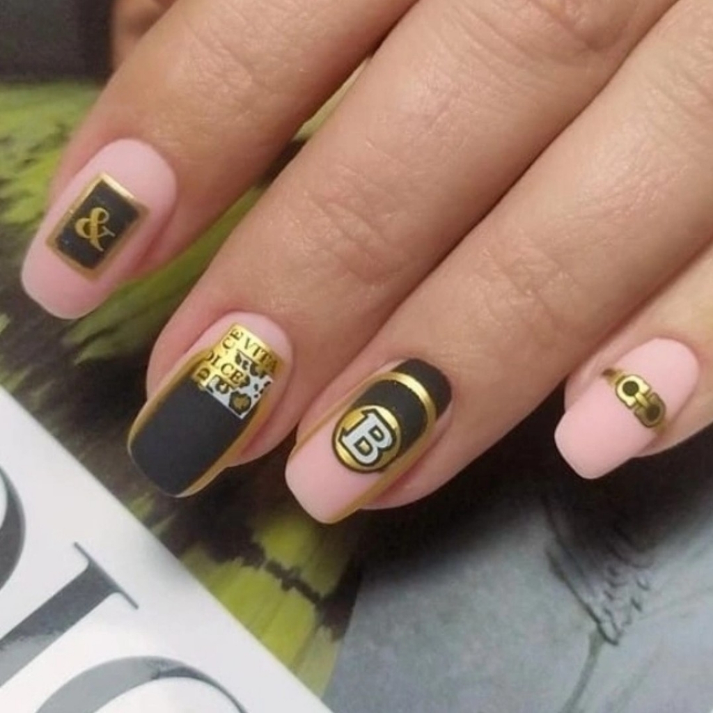 Маникюр женский.
Снятие старого покрытия, маникюр, покрытие гель лак.