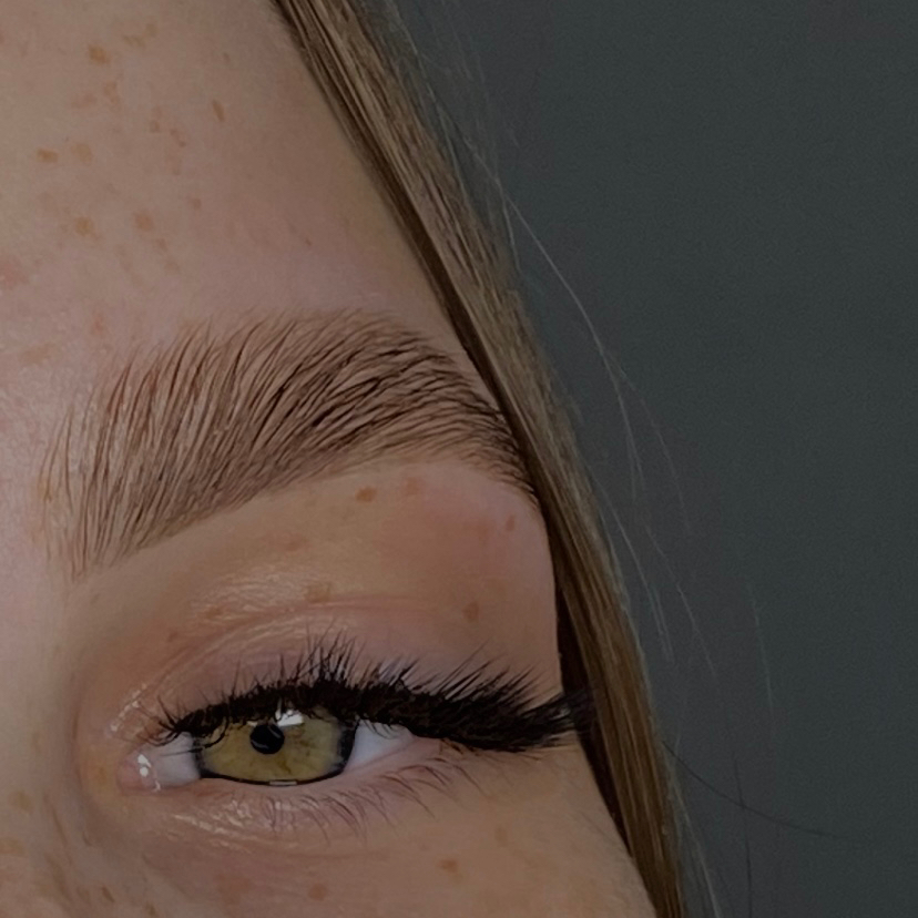 Коррекция бровей