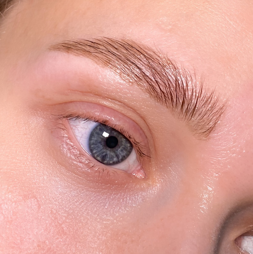 Коррекция бровей