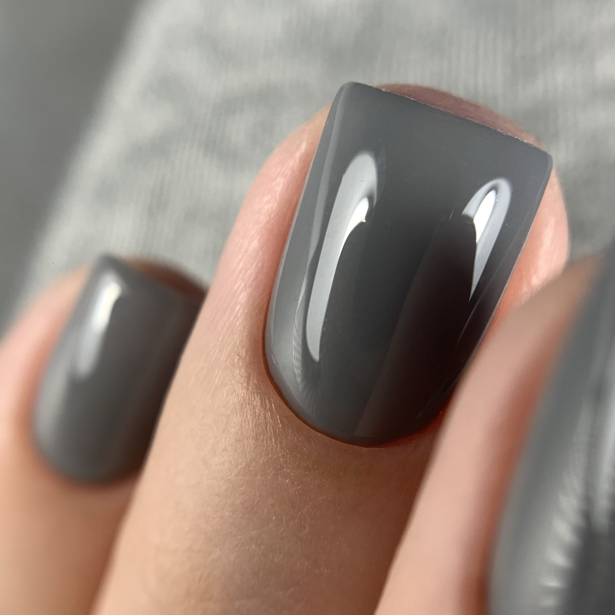 Маникюр + однотонное покрытие (длина ногтей под "0")