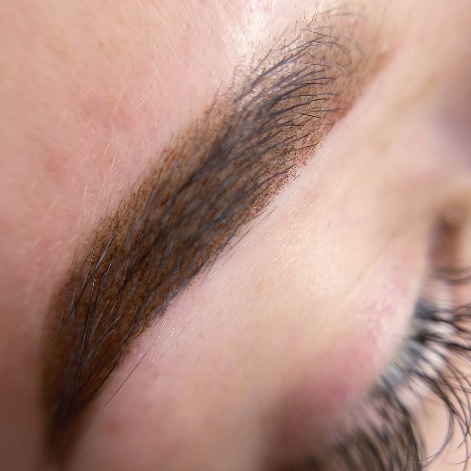 Перманентный макияж бровей