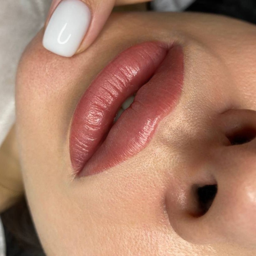 Перманентный макияж губ