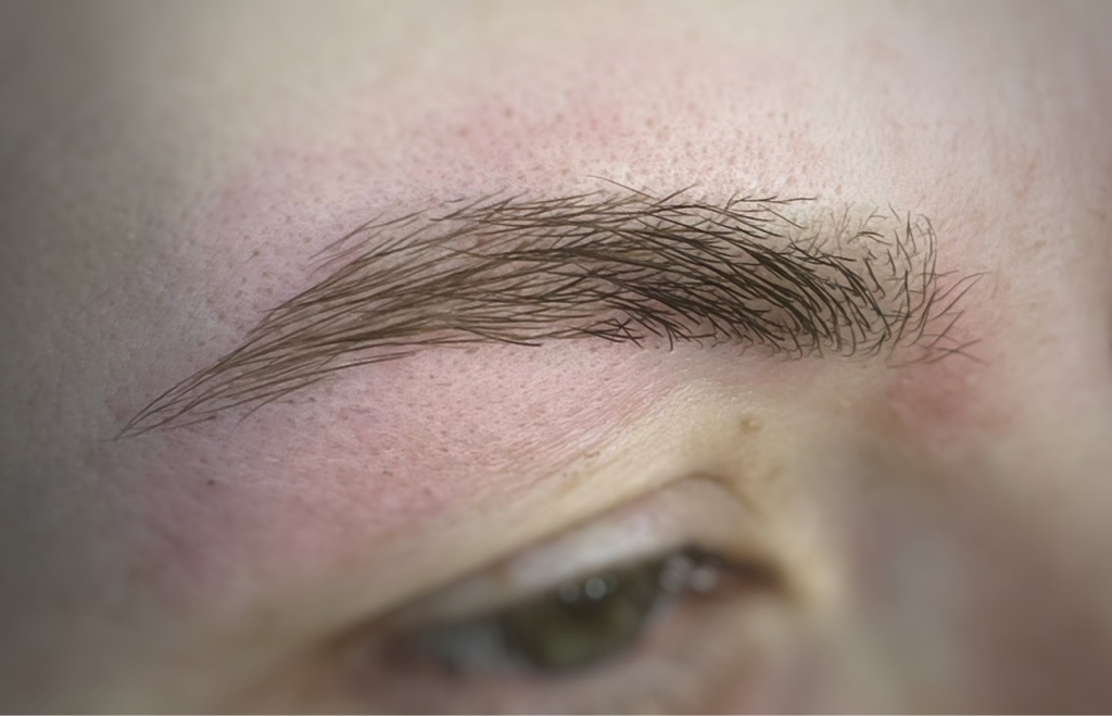 Коррекция бровей