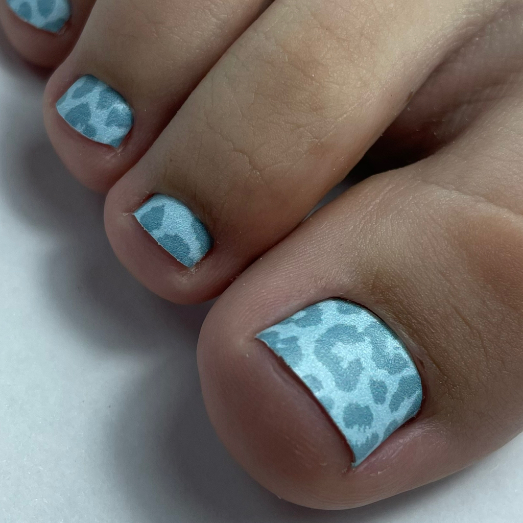 Эстетическая обработка пальчиков  с покрытием пленки. В комплекс входит комбинированная обработка пальчиков+пленки