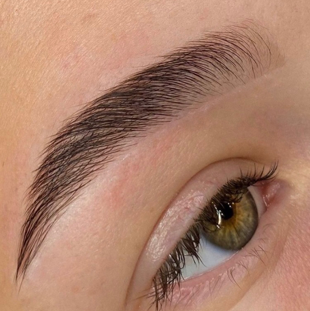 Коррекция бровей