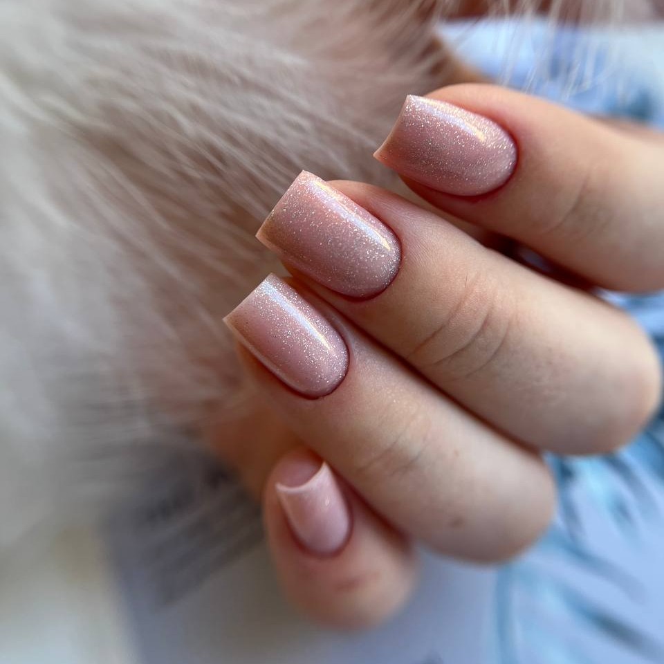 Маникюр с гелевым укреплением натурального ногтя