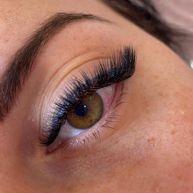 Наращивание ресниц 3д