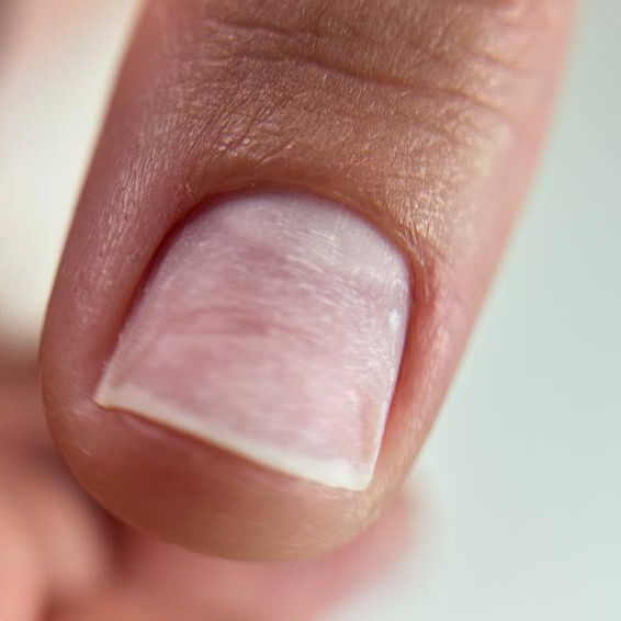 Гигиенический маникюр без покрытия. Возможно покрытие обычным лаком