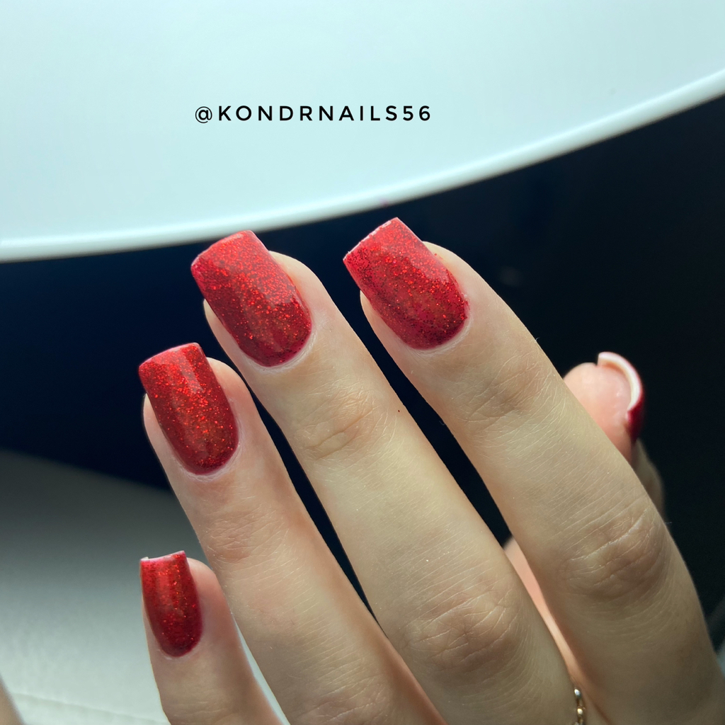 Маникюр с укреплением ногтей гелем, однотонным покрытием или дизайном