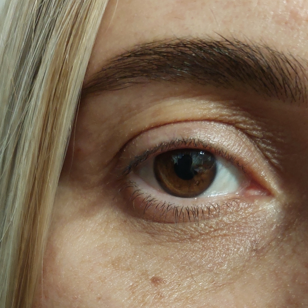 Окрашивание бровей