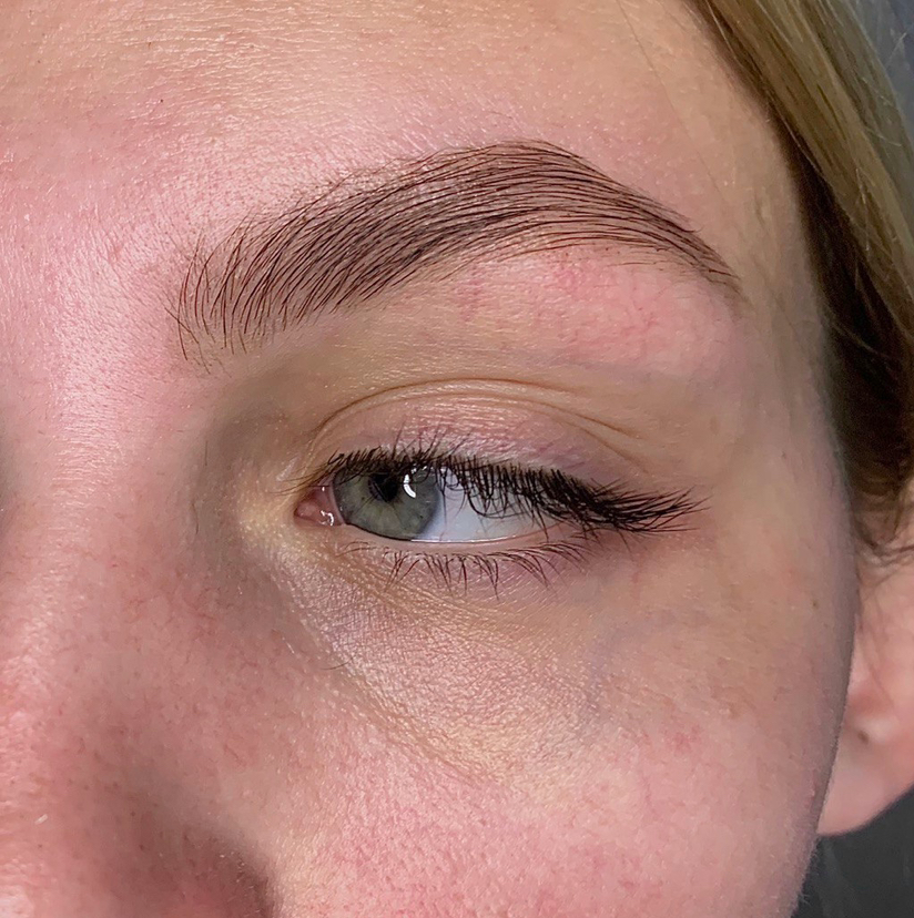 Коррекция бровей