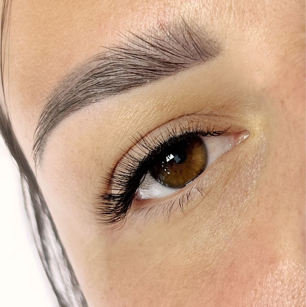 Наращивание ресниц 2 Д объем