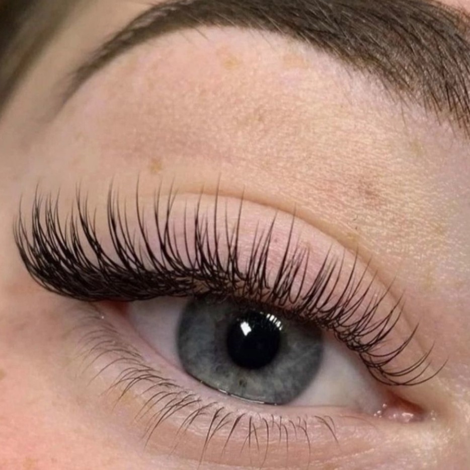 Наращивание ресниц 1.5 д
