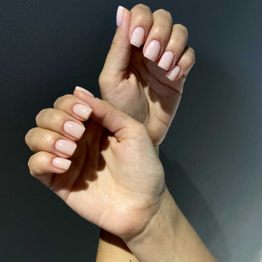 Маникюр с покрытием гель-лак