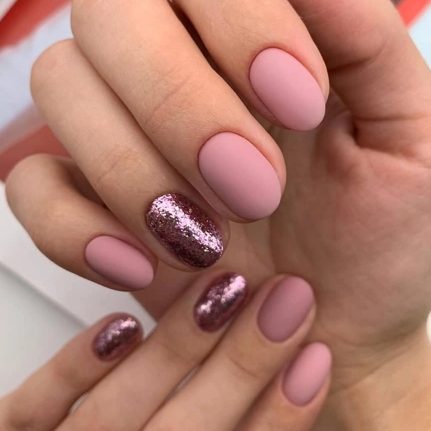 Маникюр с покрытием, + укрепление, простой дизайн