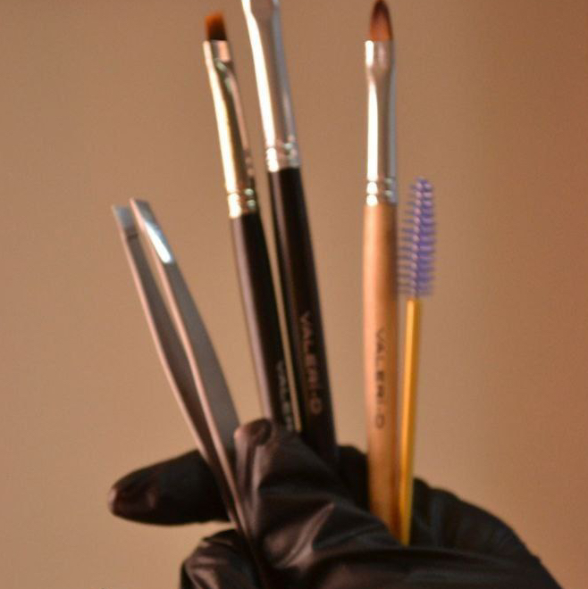 Коррекция бровей