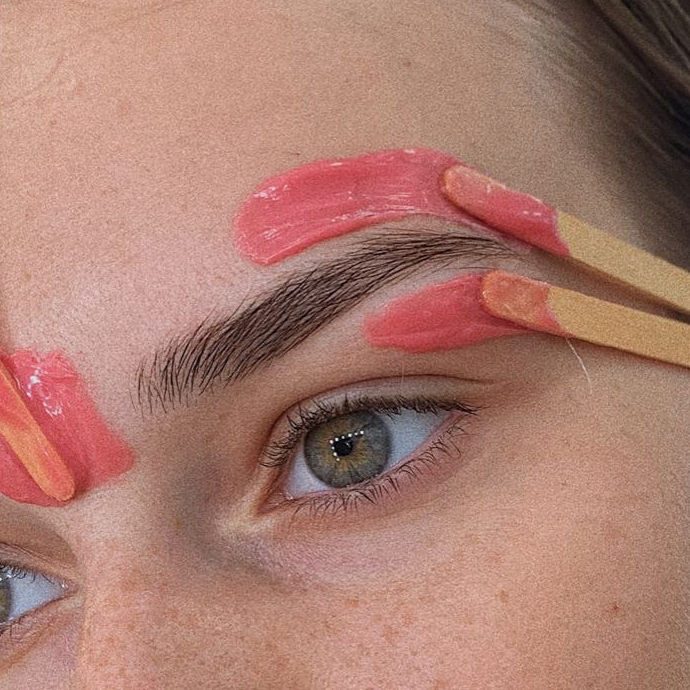 Коррекция бровей