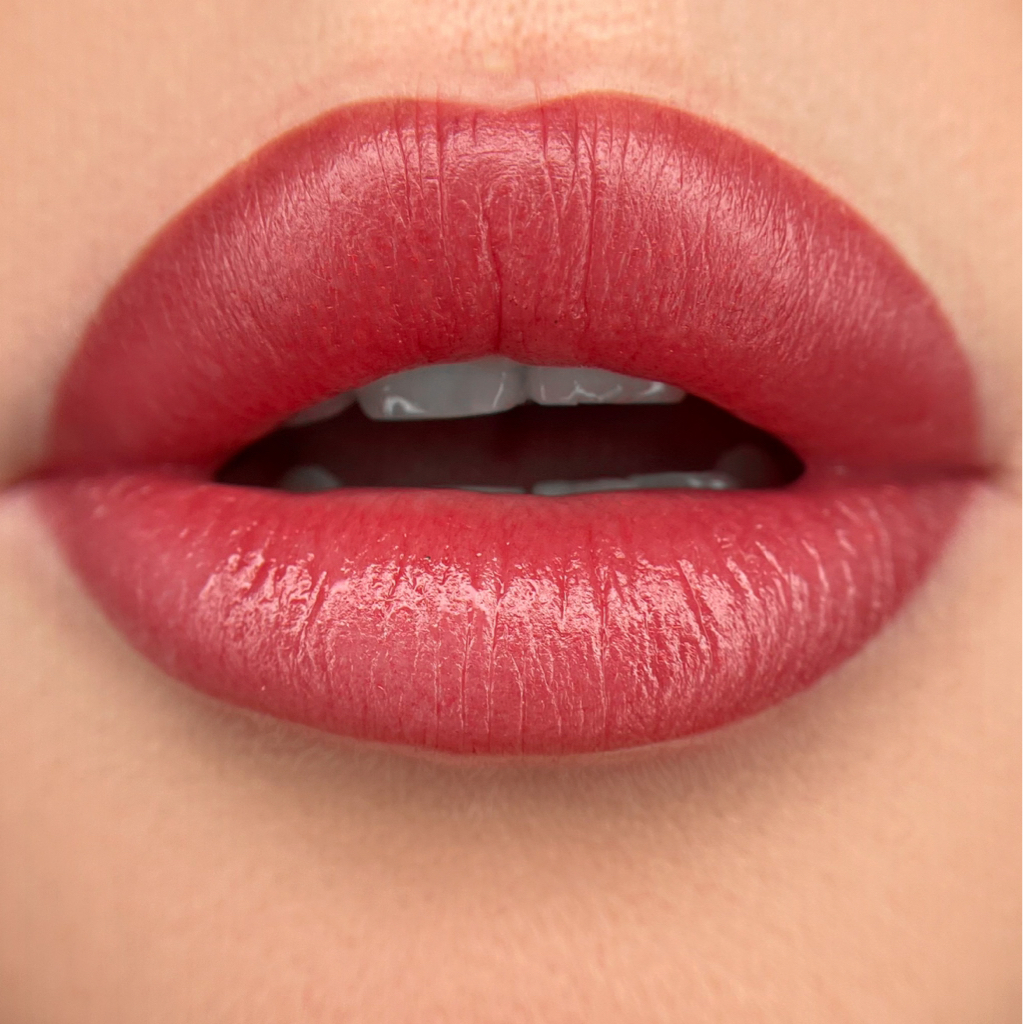 Перманентный макияж губ