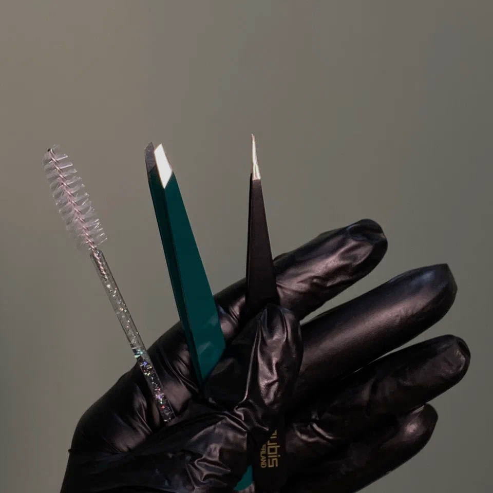 структурная коррекция бровей